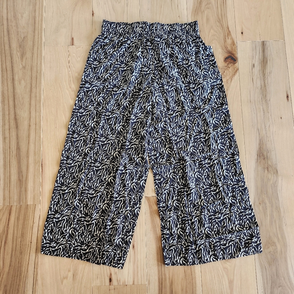 NWT H&M Crop Pull-On Pants Black Zebra Print - Picture 2 of 5